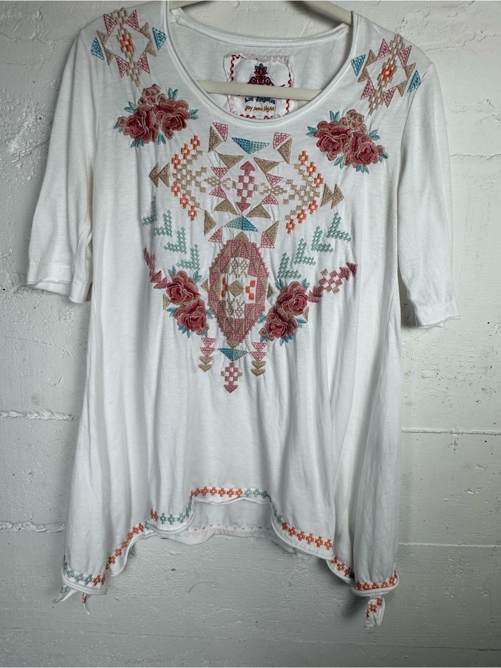 Johnny Was JW Los Angeles Bohi Embroidered White T ShirtTop Floral Accents Small